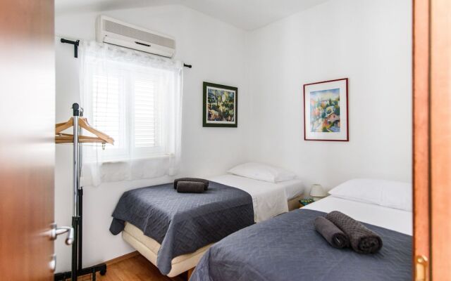 Zenith Apartment by DuHomes