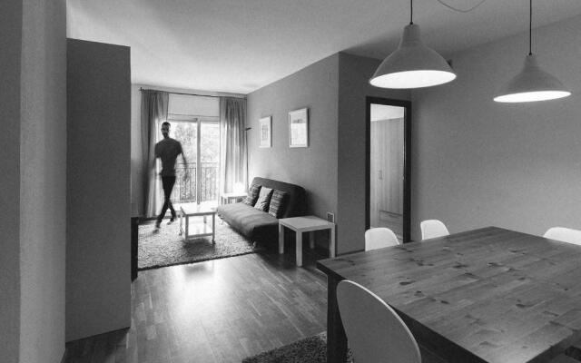 Comfortable 4 rooms 2Bath w balcony