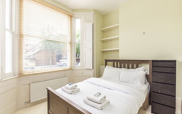Westbourne Road · Lovely 2 Bed Apartment Near Paradise Park