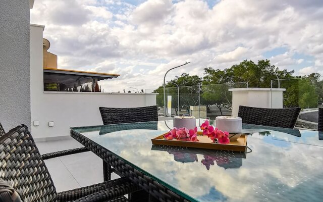 Phaedrus Living: Seaside Deluxe Flat Harbour 107