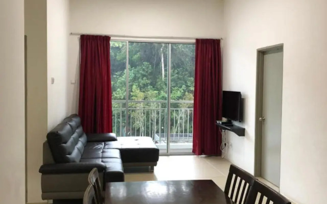 Golden Hill 1 Room Apt at Night Market