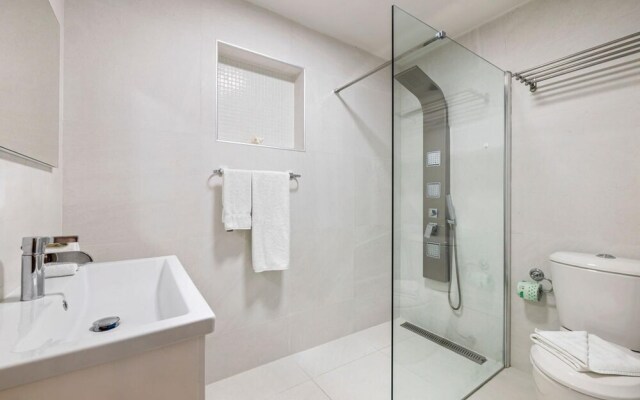 NEW 4br3ba Villa Near Eagle Beach w Private Pool