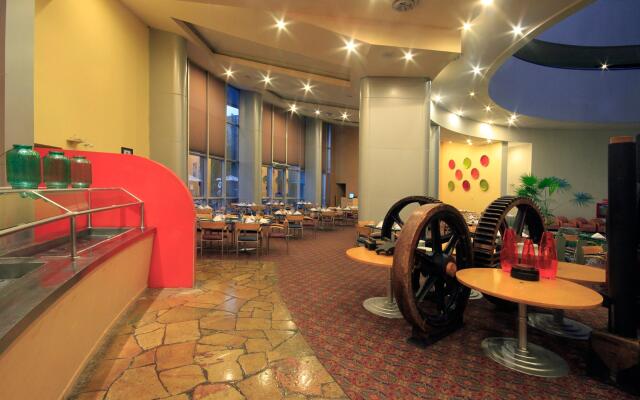 Holiday Inn Monterrey - Parque Fundidora by IHG