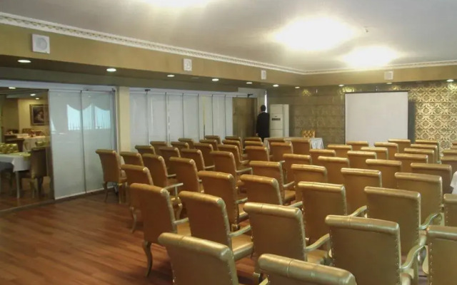 Golden Boutique Hotel