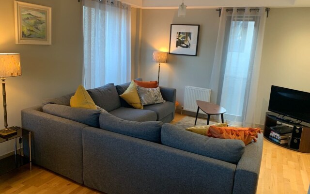 Bright, Modern Apartment - Royal Mile