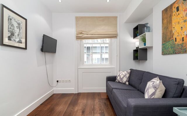 A Stunning Three Bedroom Home in Mayfair