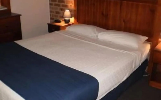 Lake Haven Motor Inn & Palms Restaurant