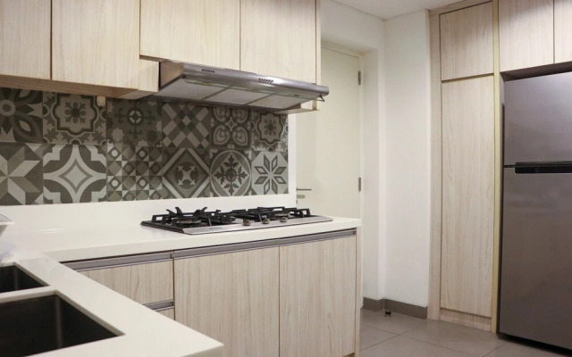 Elegant And Spacious 2Br At Apartment Simprug Park Residences