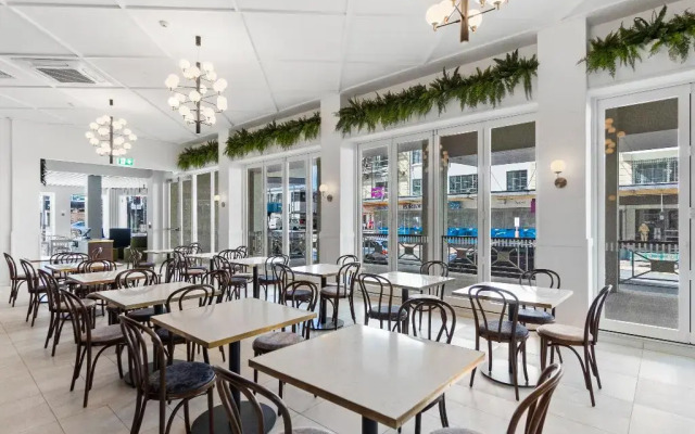 Ramada by Wyndham Hamilton City Center