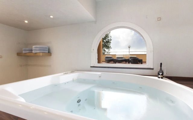 Exclusive Luxury Villa with Pool and Spa