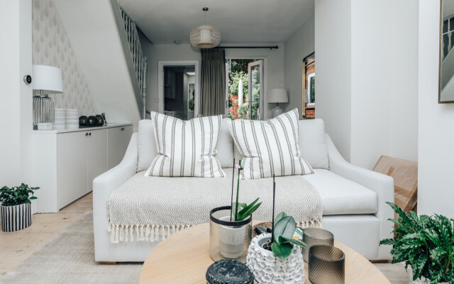 The Dragonfly - Central 2 bedroom house