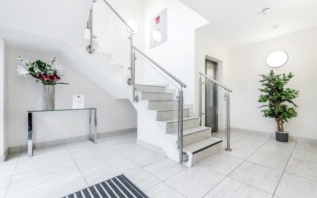 Roomspace - New Manor House