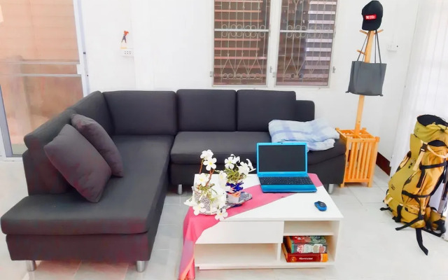 Mj House Stay with guest and host