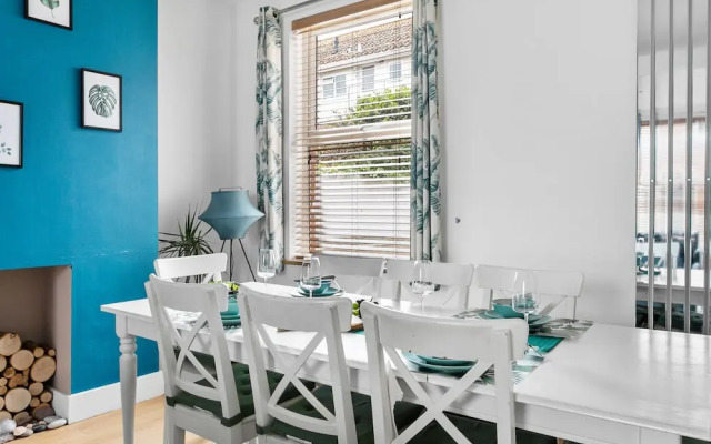 The Terrace - Bright Characterful and Near Beaches