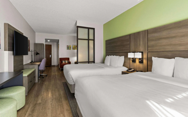 Comfort Suites Charleston West Ashley