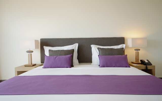 Hotel Oasis Salinas Sea