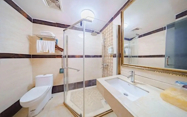 Zhongying Hotel (Zhanjiang Lingnan Normal University)