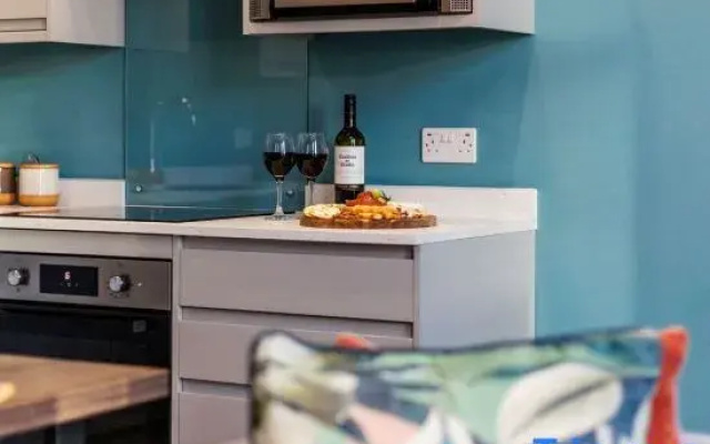 Beautiful Family Apt w/ Free Gym & Parking