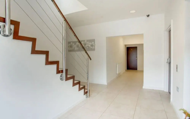 Apartment in Milton Keynes Near Canary Karaoke