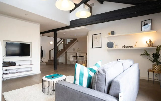 City View Three-bed Premier Apartment London
