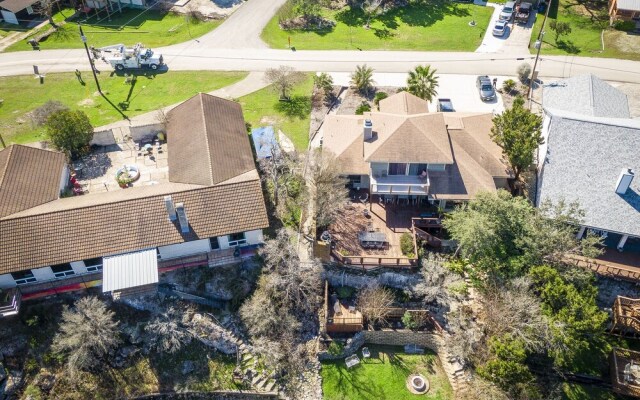 Hawkeye's Haus 5 Bedroom Home