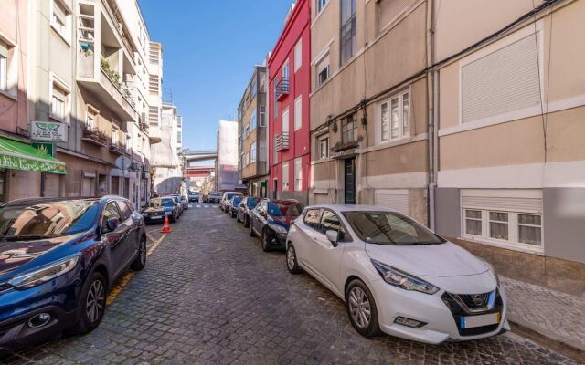 Dazzling Apartment With Private Terrace in Alcântara