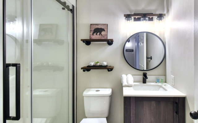 Elegant Apartment - View on Lake Tremblant & Mountain