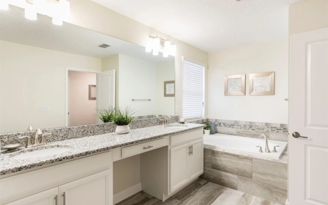 5BR 5BA ChampionsGate Pool Home