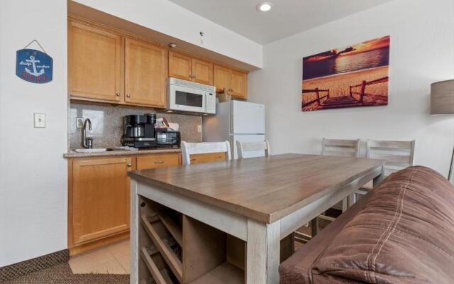 Beach House Inn & Suites