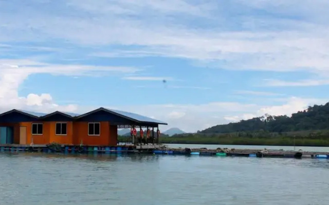 Dream Cage Fish Farm Floating Chalet