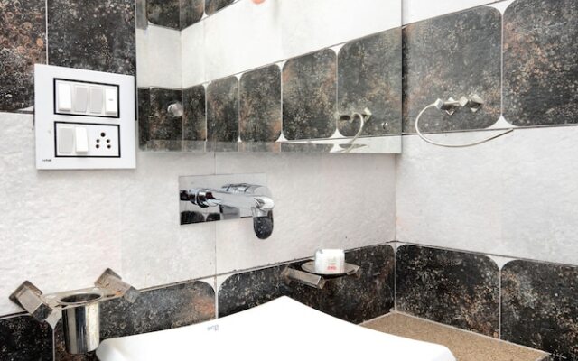 Oyo 30999 Hotel Vaishno