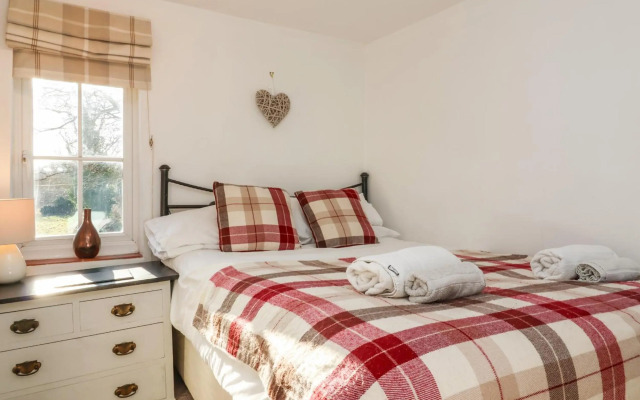 2 Greensleeves, Benhall