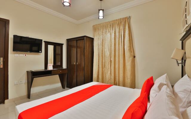 OYO 208 Roshan Hotel Suites Hera