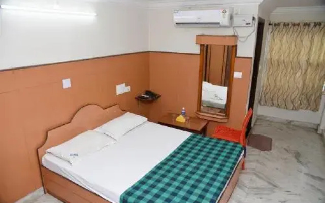 Lake View by OYO Rooms
