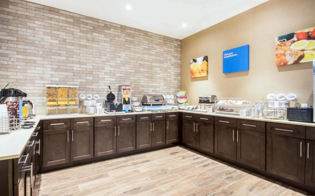 Comfort Inn & Suites