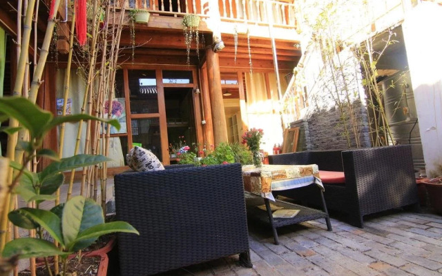 Lijiang Shuhe Shi Wu Wan Hostel