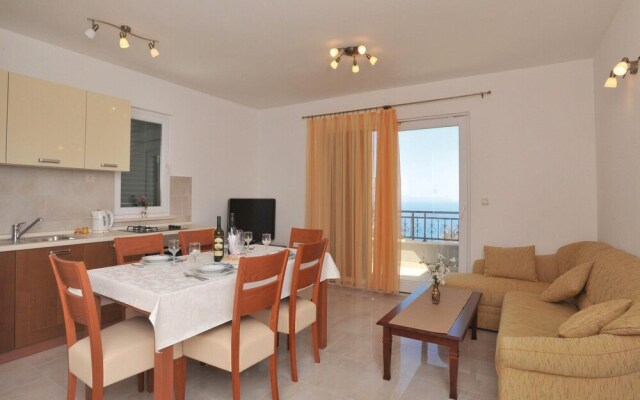 Amazing Home in Tucepi With Wifi and 4 Bedrooms