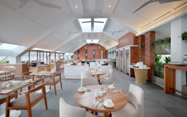 Jambuluwuk Oceano Seminyak Hotel