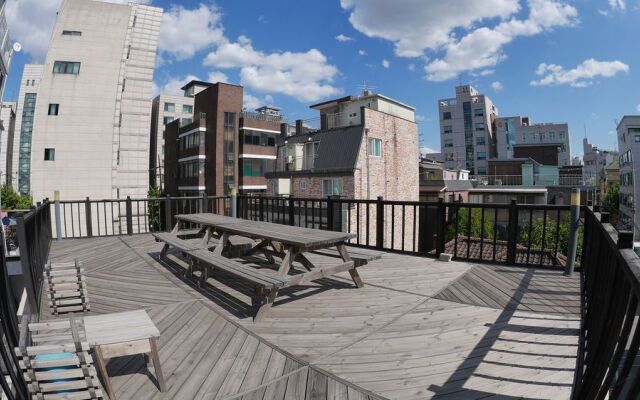 HI Guest House - Hostel