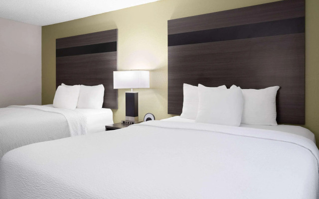 Baymont by Wyndham Liberty MO