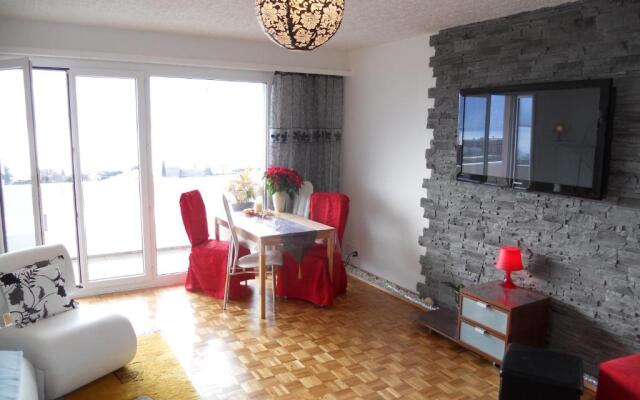 Spacious Apartment with Lake View | 35