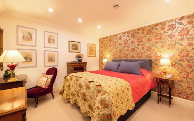 Paddington 7-bed 13-guest Massive House W/patio