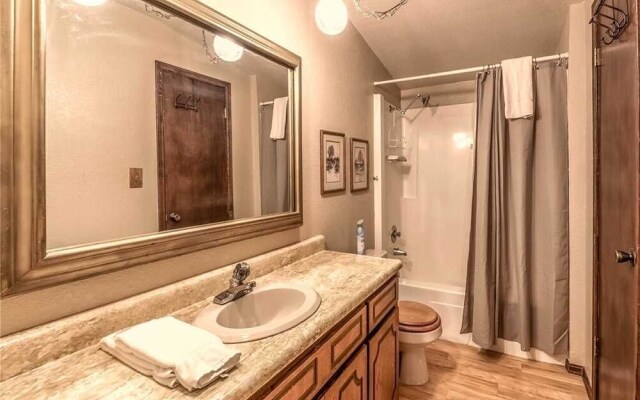 Mockingbird Cabin, 3 Bedrooms, Sleeps 8