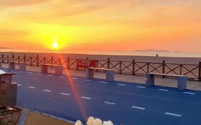 1 Minute Seaview Apartment