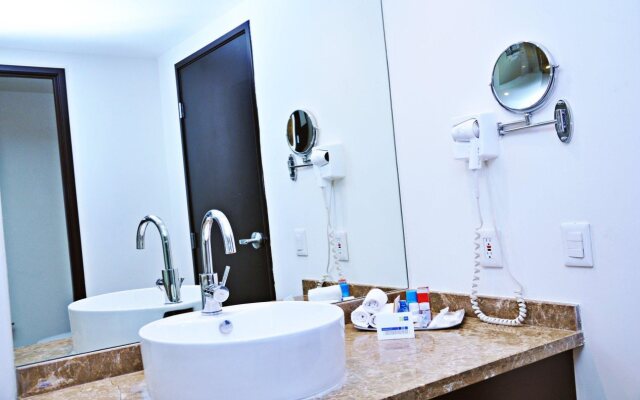Holiday Inn Guadalajara Patria Universidad by IHG