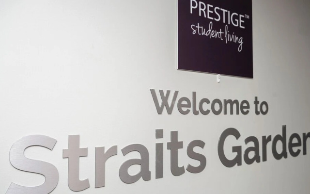 Students Only Straits Egham - 40 mins to Waterloo - Direct Bus to Heathrow