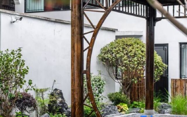 Sansheli Garden Hostel