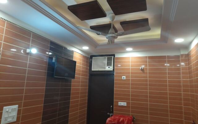 "room in Guest Room - Luxury Private Flat In Lajpat Nagar With Attached Kitchen Kitchen 92,121,74700"