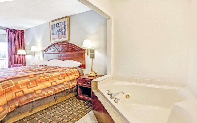 Travelodge by Wyndham Adrian