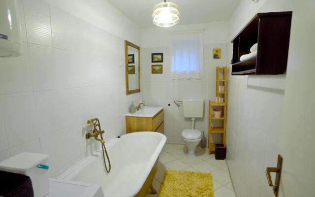 Central & Vintage Apartment Sinj